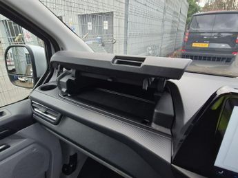 Ford Transit Custom 2.5 320 Duratec 11.8kwh Limited Crew Van Double Cab 5dr Petrol P