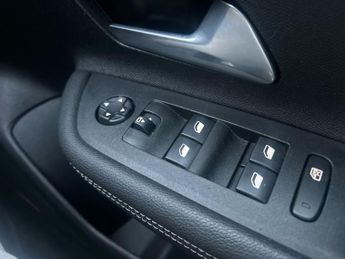 Vauxhall Mokka Electric 50kwh Ultimate Suv 5dr Electric Auto (136 Ps)