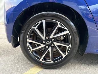 Toyota Yaris 1.5 Vvt H Design Hatchback 5dr Petrol Hybrid E CVT Euro 6 (s/s) 