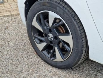 Vauxhall Corsa 5 Door 50kwh Design Hatchback 5dr Electric Auto (136 Ps)