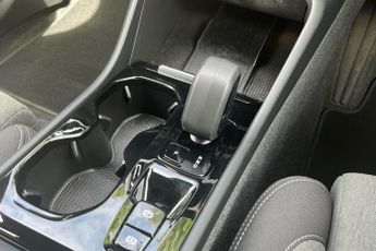 Volvo Xc40 2.0 B3 Mhev Plus Suv 5dr Petrol Hybrid Dct Auto Euro 6 (s/s) (16