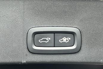 Volvo Xc40 2.0 B3 Mhev Plus Suv 5dr Petrol Hybrid Dct Auto Euro 6 (s/s) (16