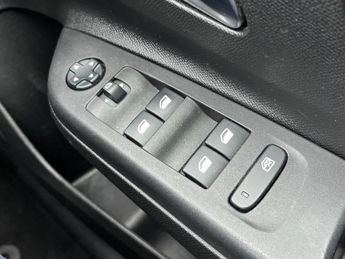 Vauxhall Corsa Electric 50kwh Se Nav Hatchback 5dr Electric Auto (7.4kw Charger) (136 Ps