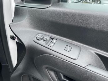 Vauxhall Combo Electric 2300 50kwh Dynamic Panel Van 5dr Electric Auto L1 H1 (7.4kw Char