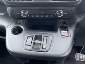 Vauxhall Combo Electric 2300 50kwh Dynamic Panel Van 5dr Electric Auto L1 H1 (7.4kw Char