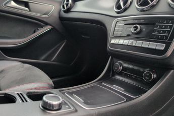 Mercedes Benz Gla 2.1 Gla220d Amg Line (executive) Suv 5dr Diesel 7g Dct 4matic Eu