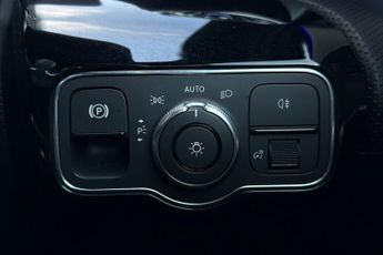 Mercedes Benz A Class 1.3 A200 Amg Line (premium) Hatchback 5dr Petrol 7g Dct Euro 6 (