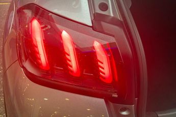 Peugeot 208 1.2 Puretech Gt Premium Hatchback 5dr Petrol Eat Euro 6 (s/s) (1