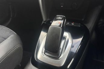 Vauxhall Corsa Electric 50kwh Elite Nav Hatchback 5dr Electric Auto (7.4kw Charger) (136