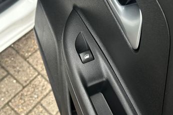 Vauxhall Mokka Electric 50kwh Ultimate Suv 5dr Electric Auto (136 Ps)