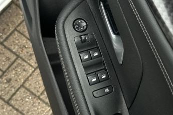 Vauxhall Mokka Electric 50kwh Ultimate Suv 5dr Electric Auto (136 Ps)