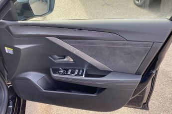 Vauxhall Astra 1.2 Turbo Ultimate Hatchback 5dr Petrol Auto Euro 6 (s/s) (130 P