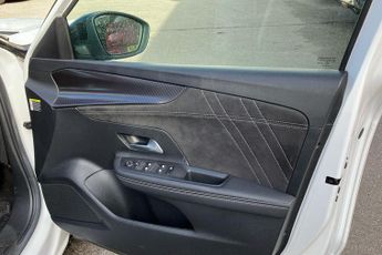 Vauxhall Mokka Electric 50kwh Ultimate Suv 5dr Electric Auto (136 Ps)