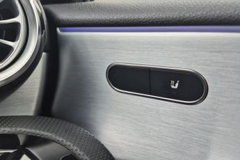 Mercedes Benz A Class 1.3 A200 Amg Line (premium) Hatchback 5dr Petrol 7g Dct Euro 6 (