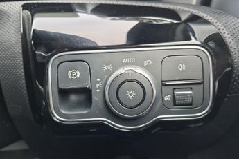 Mercedes Benz A Class 1.3 A200 Amg Line (premium) Hatchback 5dr Petrol 7g Dct Euro 6 (