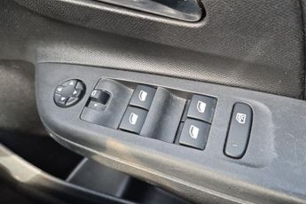 Vauxhall Corsa Electric 50kwh Sri Premium Hatchback 5dr Electric Auto (136 Ps)