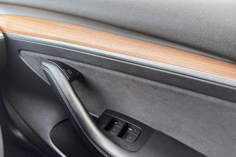 Tesla Model 3 (dual Motor) Long Range Saloon 4dr Electric Auto 4wde (346 Ps)