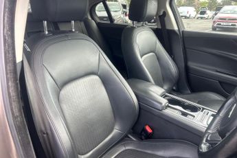 Jaguar Xe 2.0d Portfolio Saloon 4dr Diesel Auto Euro 6 (s/s) (180 Ps)