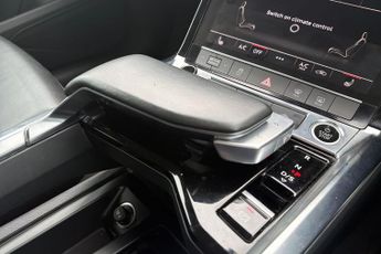 Audi E Tron 50 Technik Suv 5dr Electric Auto Quattro 71.2kwh (313 Ps)