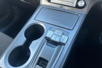 Hyundai Kona 64kwh Premium Suv 5dr Electric Auto (7kw Charger) (204 Ps)
