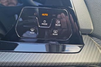 Volkswagen Golf 1.5 Etsi Mhev R Line Hatchback 5dr Petrol Hybrid Dsg Euro 6 (s/s